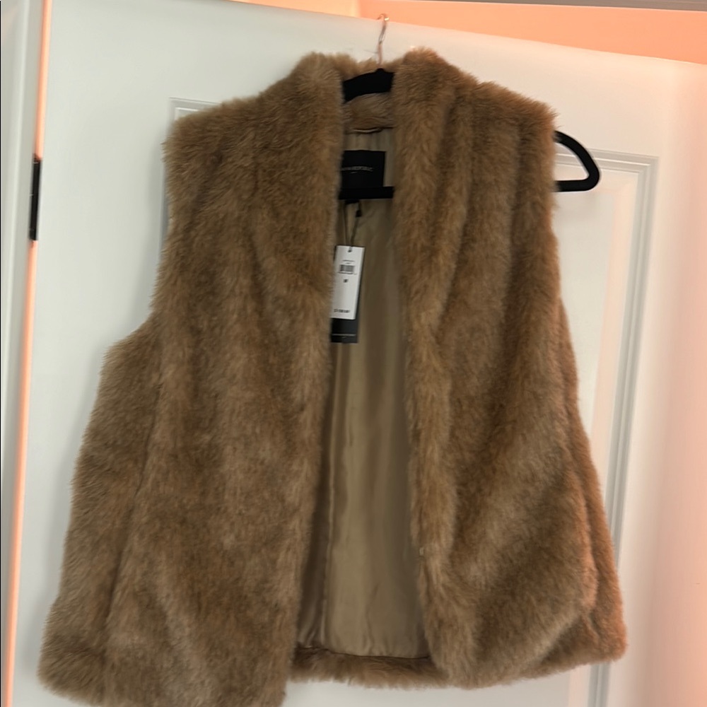 Banana Republic Tan Faux Fur Vest Cozy Sleeveless Design